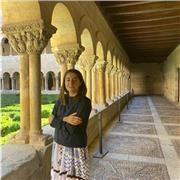 Profesora licenciada en Derecho, bilingüe español e inglés y con un nivel alto de francés.